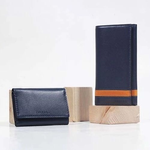 Bảo Dưỡng Và Dưỡng Da Định Kỳ Giúp Giữ Ví Da Bền Lâu